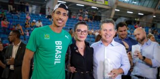 Na foto: Almir Júnior; primeira-dama de MT, Virginia Mendes e o governador Mauro Mendes na abertura do Campeonato Ibero-Americano no COT- UFMT